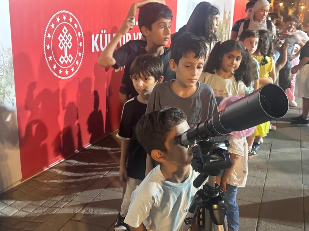 SAMTAY Vakfı, gökyüzü gözlem programı düzenledi SAMTAY Vakfı, gökyüzü gözlem programı düzenledi