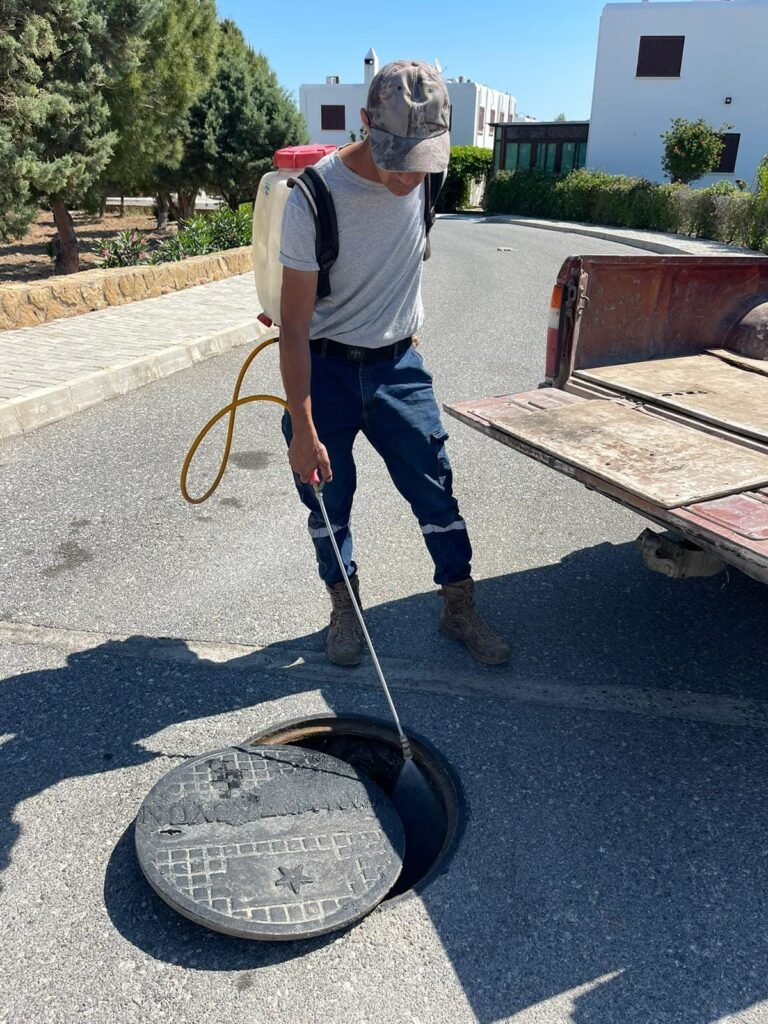Tatlısu Belediyesi, Batı Nil Virüsü’ne karşı sivrisinekle mücadele çalışmalarını yoğunlaştırdı Tatlısu Belediyesi, Batı Nil Virüsü’ne karşı sivrisinekle mücadele çalışmalarını yoğunlaştırdı