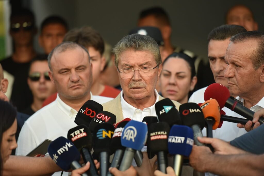 Üstel: “50 yaşlarında bir kişinin naaşına ulaşıldı” Üstel: “50 yaşlarında bir kişinin naaşına ulaşıldı"