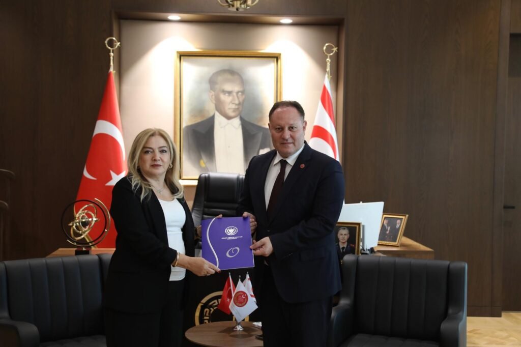 Ombudsman Varol, 41. Dönem Raporu’nu Öztürkler’e sundu Ombudsman Varol, 41. Dönem Raporu'nu Öztürkler'e sundu