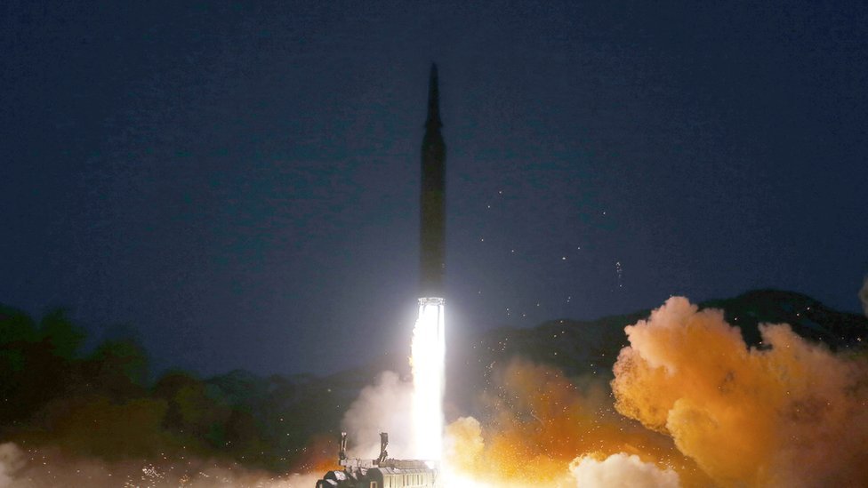 Kuzey Kore lideri Kim Jong-un, hipersonik füze denemesini denetledi Kuzey Kore lideri Kim Jong-un, hipersonik füze denemesini denetledi