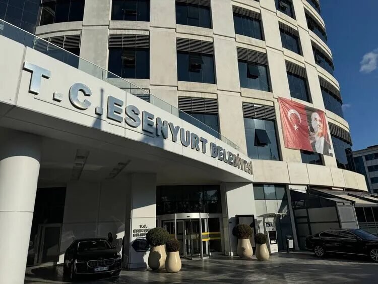 Esenyurt Belediyesine yönelik yürütülen yolsuzluk soruşturmasında 17 şüpheli gözaltına alındı Esenyurt Belediyesine yönelik yürütülen yolsuzluk soruşturmasında 17 şüpheli gözaltına alındı
