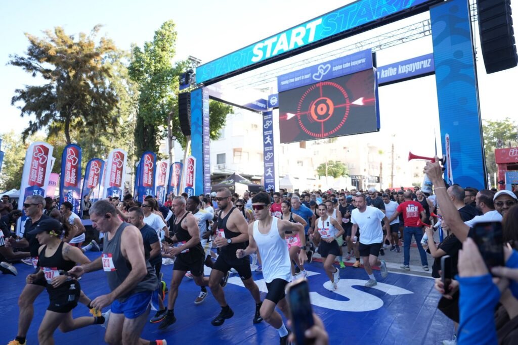 Lefkoşa Maratonu’nda 4 kilometrelik Halk Koşusu başladı Lefkoşa Maratonu'nda 4 kilometrelik Halk Koşusu başladı