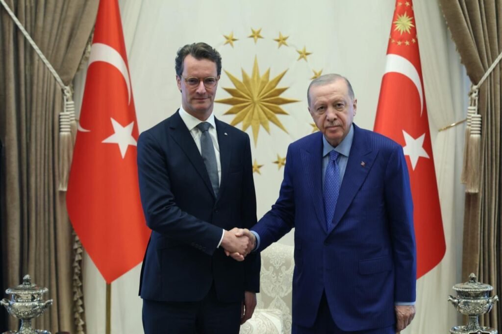 Alman eyaleti Türkiye ile ekonomik bağları güçlendirecek sözü verdi Alman eyaleti Türkiye ile ekonomik bağları güçlendirecek sözü verdi