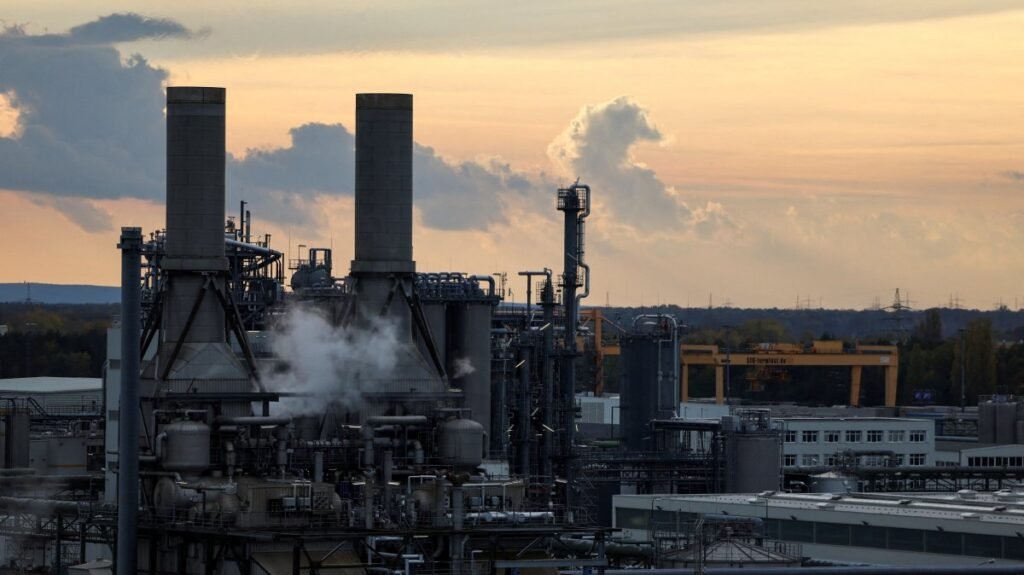 Alman kimya devi BASF, İran savaşı nedeniyle tahminlerini artırdı