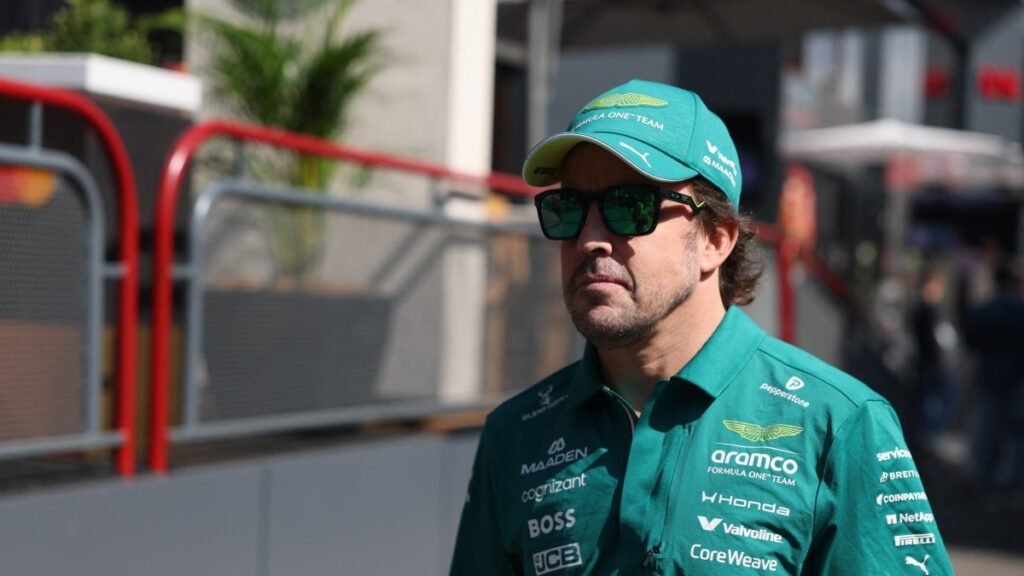 Alonso’nun 5 dakikalık sohbeti, F1 serüvenini 46’nın ötesine taşıdı Alonso'nun 5 dakikalık sohbeti, F1 serüvenini 46'nın ötesine taşıdı