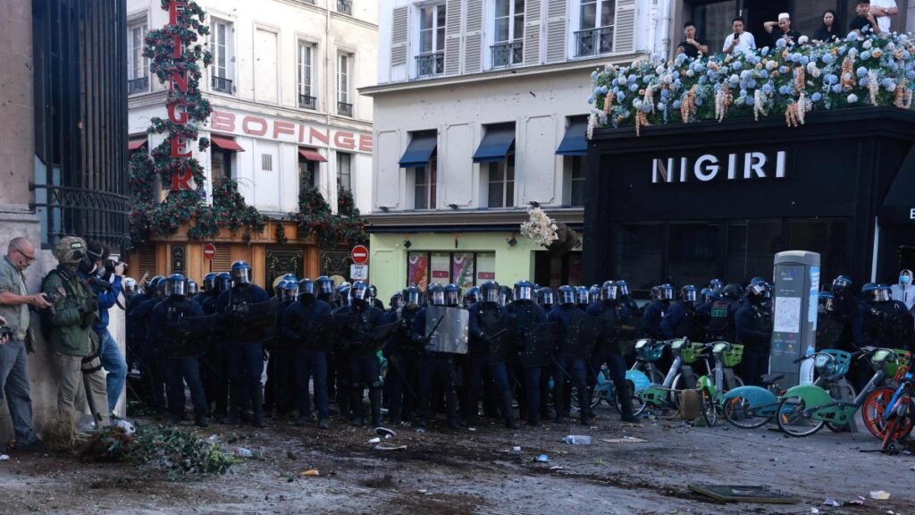 BM, Fransız öğrenci protestolarının artmasıyla polis gücü konusunda uyarıyor