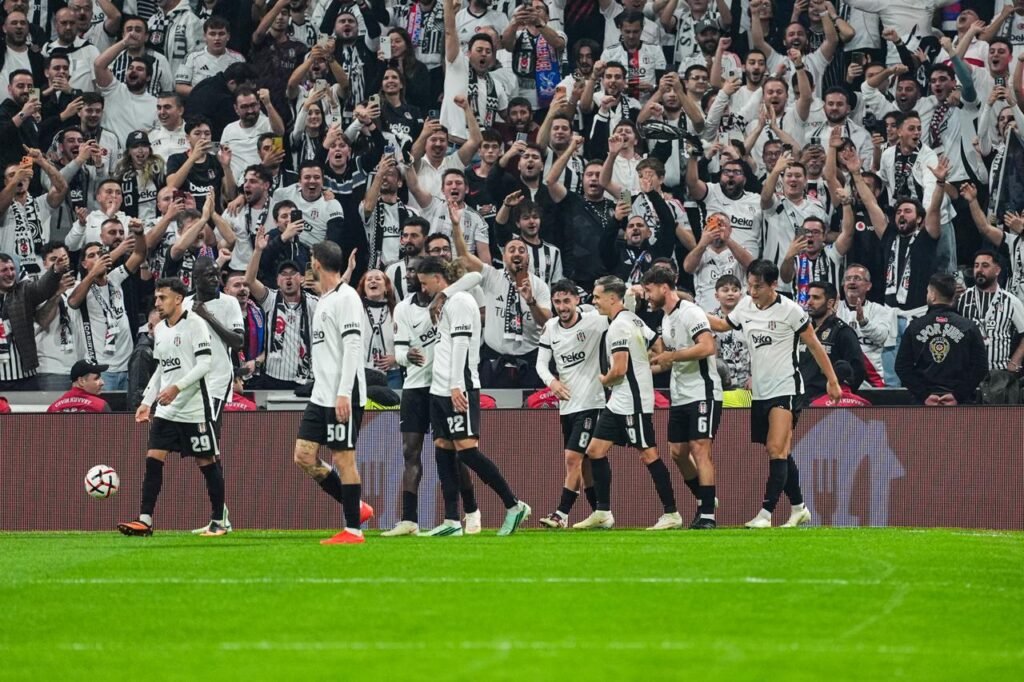 Beşiktaş, UEFA'nın Hapoel maçını Gürcistan'a göndermesiyle Türkiye'den çıkmak zorunda kaldı