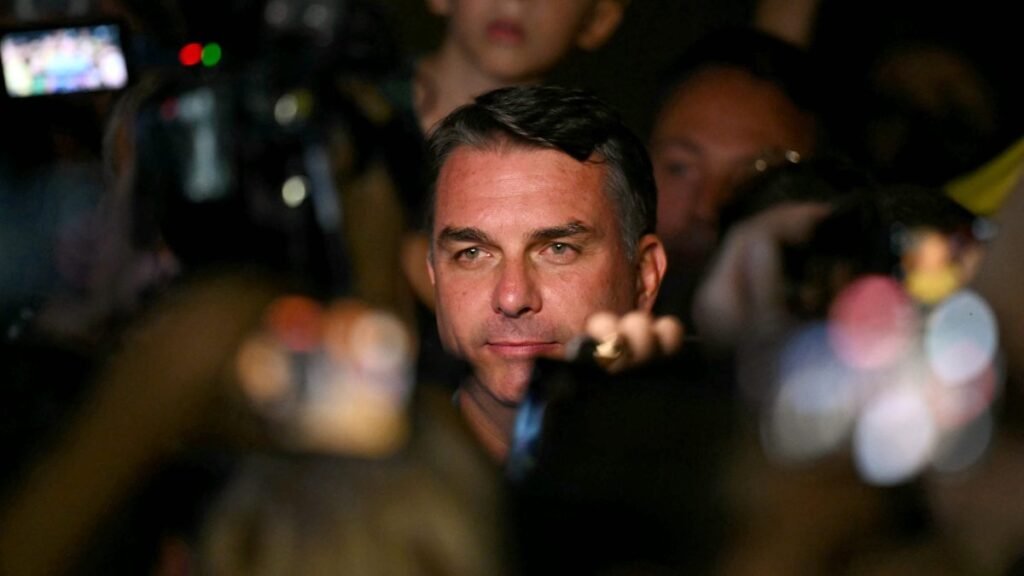 Bolsonaro’nun Lula’ya karşı sürpriz önde olması Brezilya seçimlerini ikinci tura taşıdı Bolsonaro'nun Lula'ya karşı sürpriz önde olması Brezilya seçimlerini ikinci tura taşıdı