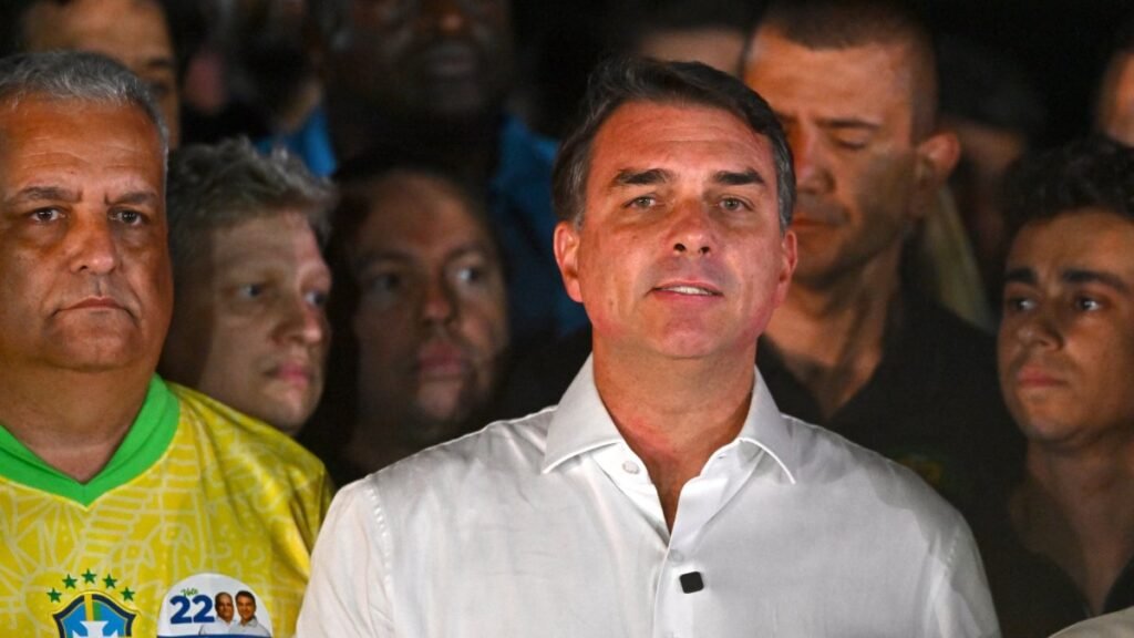 Brezilya'nın Flavio Bolsonaro, seçim yenilgisinin ardından ABD'ye gitti