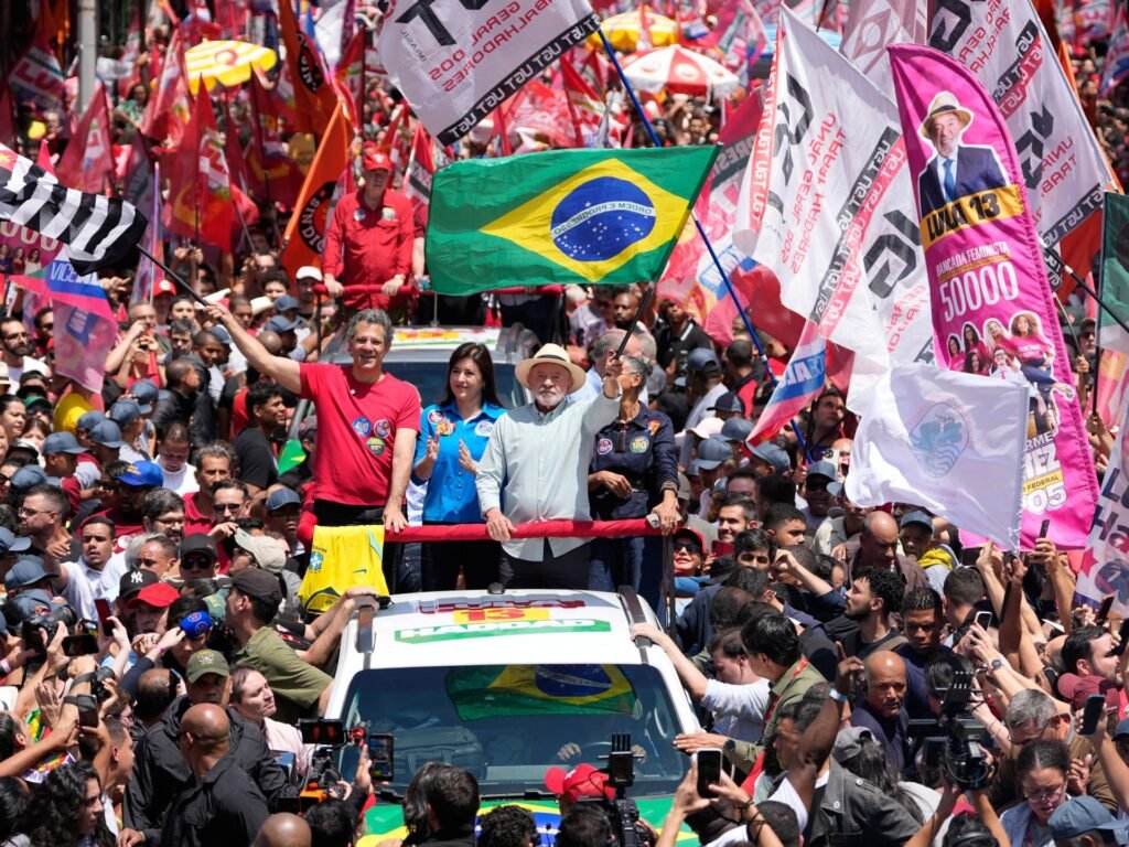 Brezilya’nın Lula ve Bolsonaro kritik seçim öncesi kampanya yürütüyor Brezilya'nın Lula ve Bolsonaro kritik seçim öncesi kampanya yürütüyor