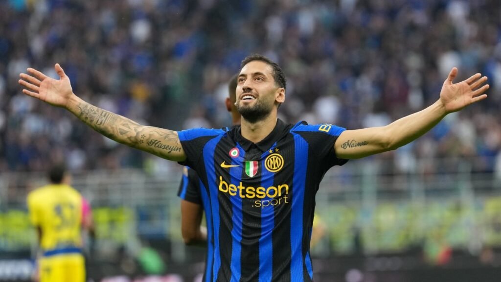 Çalhanoğlu, Fenerbahçe’nin Ocak transfer listesinde 5. sırada Çalhanoğlu, Fenerbahçe'nin Ocak transfer listesinde 5. sırada