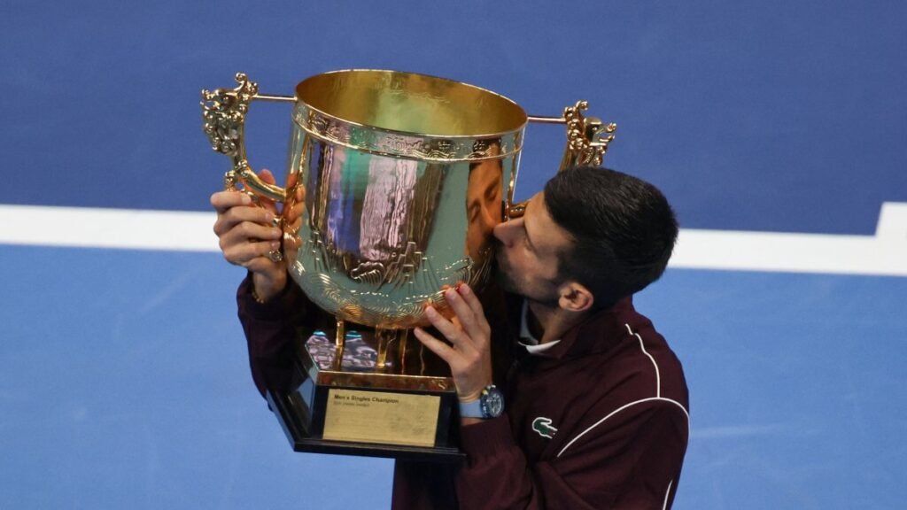 Djokovic’un ‘ölmez ruhu’ onu 102. kariyer şampiyonluğuna taşıdı Djokovic'un 'ölmez ruhu' onu 102. kariyer şampiyonluğuna taşıdı