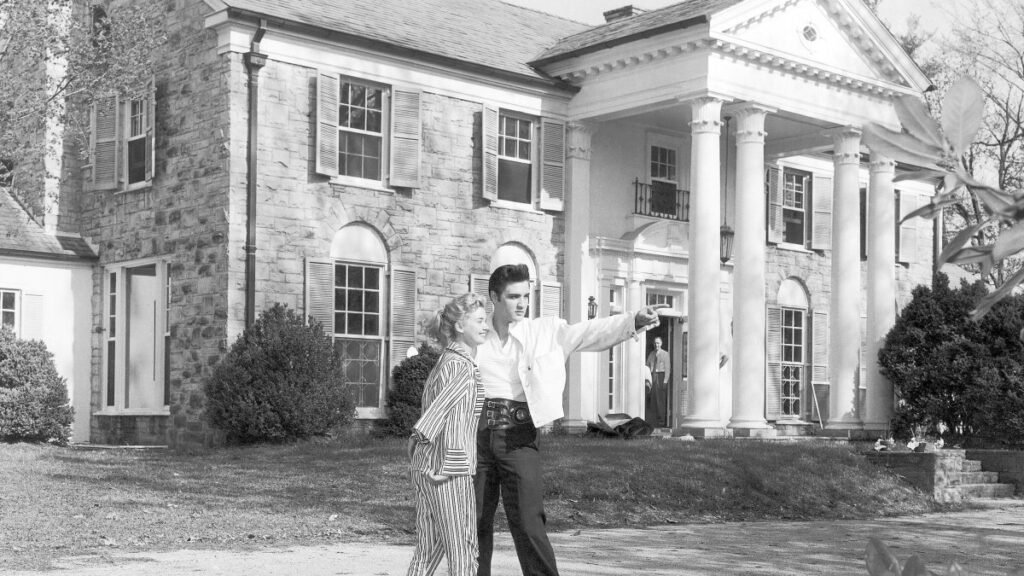 Elvis Presley efsanesi Graceland’da yaşıyor Elvis Presley efsanesi Graceland'da yaşıyor