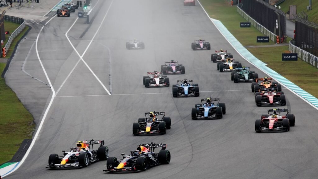 F1, Malezya GP krizini önlemek için yazılım güncellemesi yaptı F1, Malezya GP krizini önlemek için yazılım güncellemesi yaptı