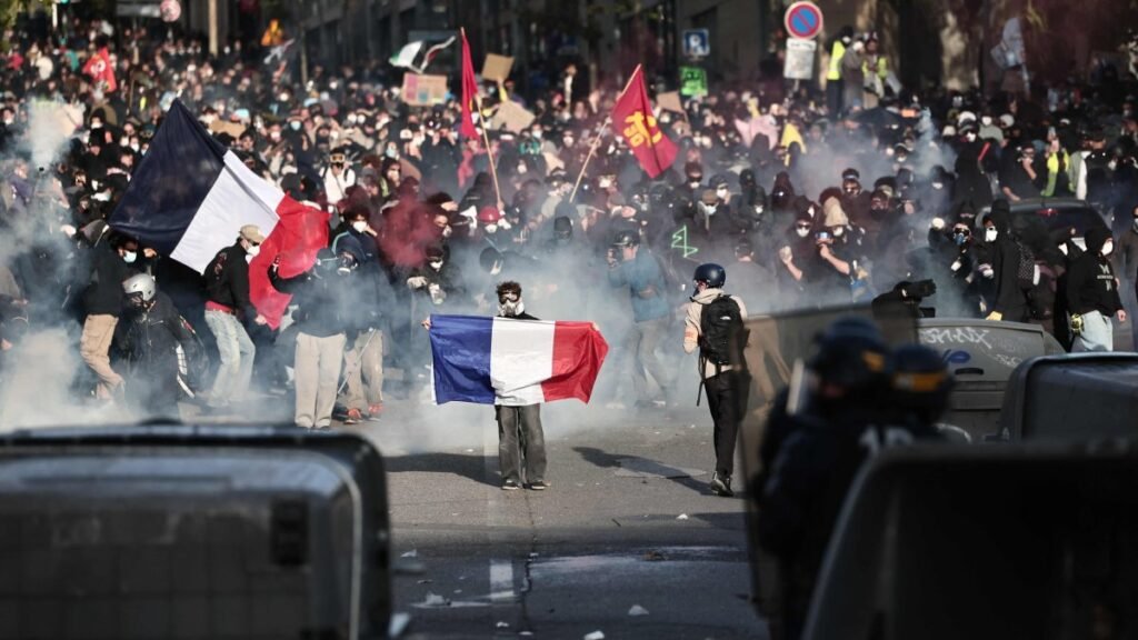 Fransa’da 400,000’den fazla kişi Macron’a karşı yürüdü Fransa'da 400,000'den fazla kişi Macron'a karşı yürüdü