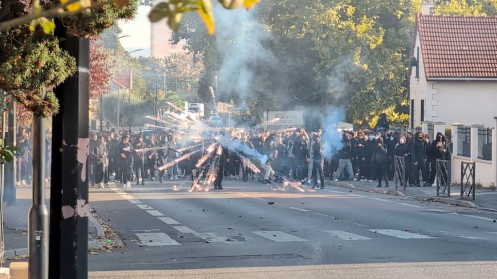 Fransız liselerinde protestoların ikinci haftası eğitim aksadı Fransız liselerinde protestoların ikinci haftası eğitim aksadı
