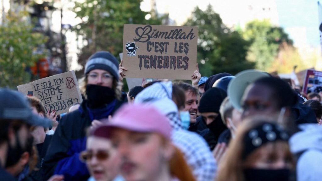 Fransız öğrenciler garip sloganı protesto çağrısına dönüştürdü