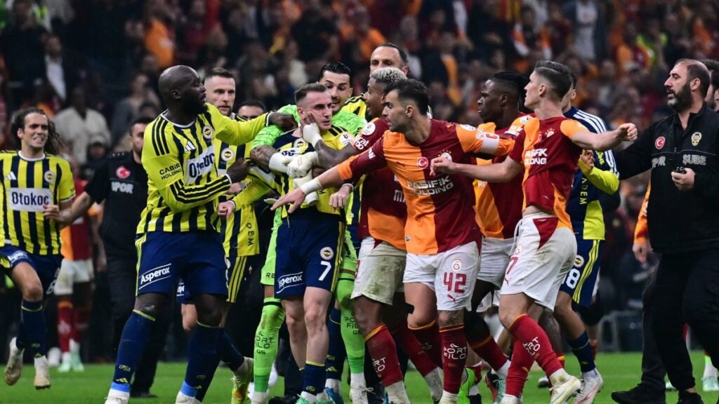 Galatasaray-Fenerbahçe derbisi sonrası kavga sonrası gelişmeler bekleniyor