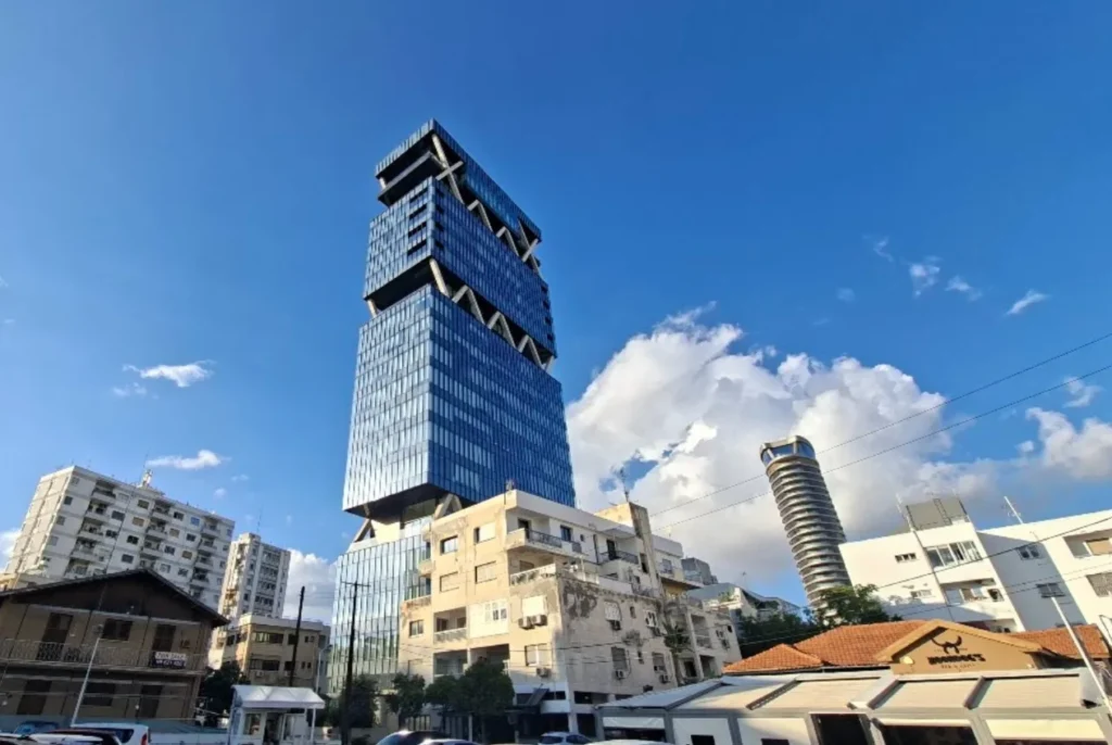 Giorgos Vardinogiannis 90 yaşında hayatını kaybetti; Kıbrıs bankası anlaşması tamamlandı