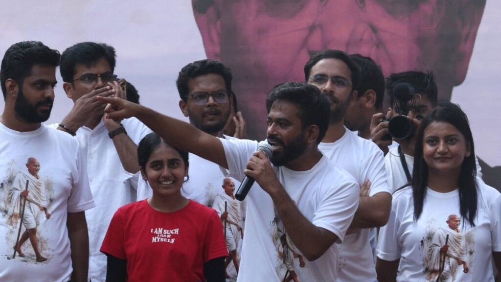 Hindistan’da Delhi’de seçmen listesi protestoları sırasında yüzlerce kişi gözaltına alındı Hindistan'da Delhi'de seçmen listesi protestoları sırasında yüzlerce kişi gözaltına alındı