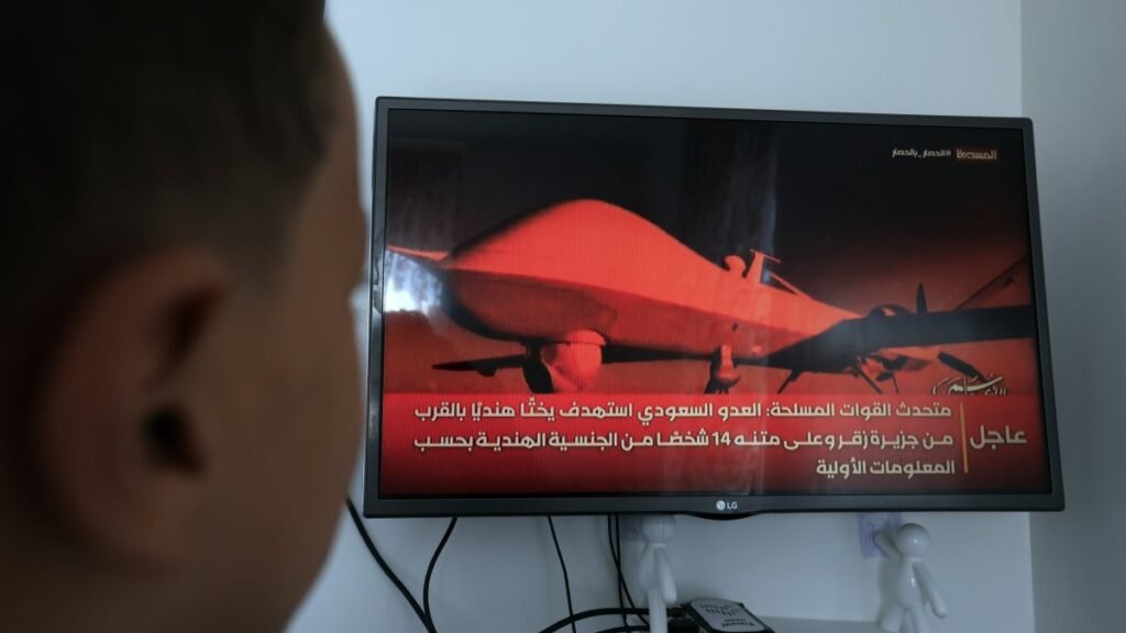 Husilerin saldırıları Riyad'ı sarstı, Suudi Arabistan havaalanını açtı