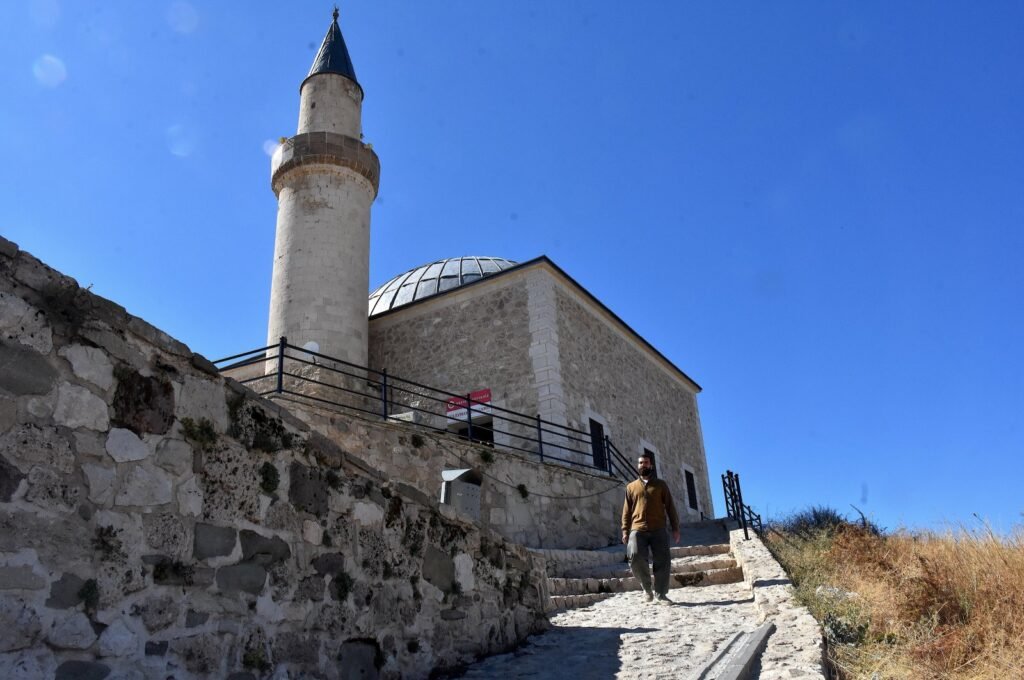 İmam, doğu Türkiye'de namaz kılmak için günde 5,000 basamak çıkarıyor