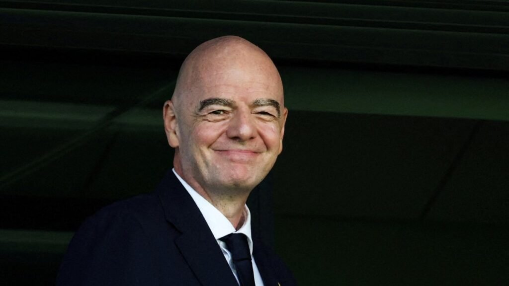Infantino’dan Dünya Kupası planı toplantısında özür, ama ‘cevapsız kalan’ sorular Infantino'dan Dünya Kupası planı toplantısında özür, ama 'cevapsız kalan' sorular