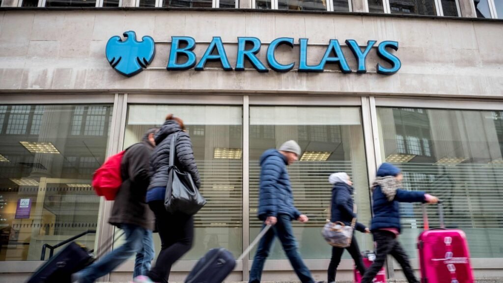 İngiliz bankası Barclays, yapay zeka nedeniyle yaklaşık 5,000 işten çıkaracak İngiliz bankası Barclays, yapay zeka nedeniyle yaklaşık 5,000 işten çıkaracak