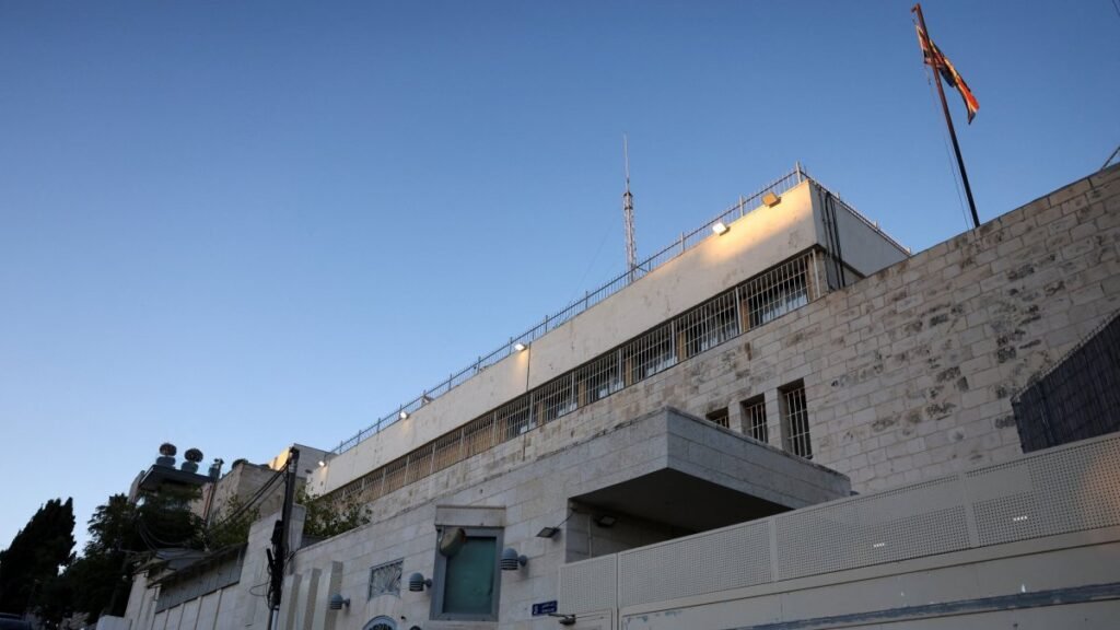 İngiltere güvenlik şefi, İsrail ziyaretinde Kudüs konsolosluğu anlaşmasını sağlayamadı İngiltere güvenlik şefi, İsrail ziyaretinde Kudüs konsolosluğu anlaşmasını sağlayamadı