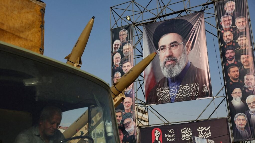 İran'ın Hamaney'i ABD'ye saldırılar konusunda uyardı, askeri güç artırdı