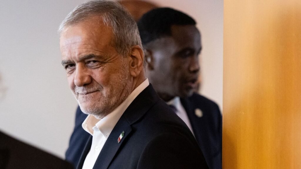 İranlı Pezeshkian, ABD ile müzakerelerin ‘anlamsız’ olduğunu söyledi İranlı Pezeshkian, ABD ile müzakerelerin 'anlamsız' olduğunu söyledi