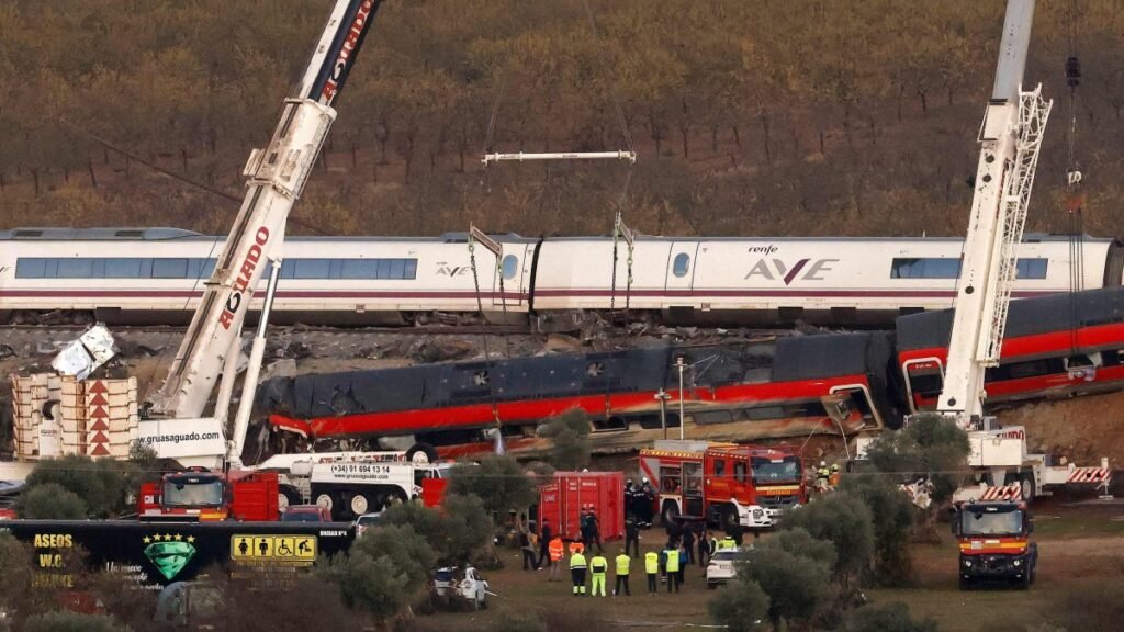 İspanya, ölümcül tren kazasını araştırıyor: İnsan hatası mı, sistem arızası mı? İspanya, ölümcül tren kazasını araştırıyor: İnsan hatası mı, sistem arızası mı?