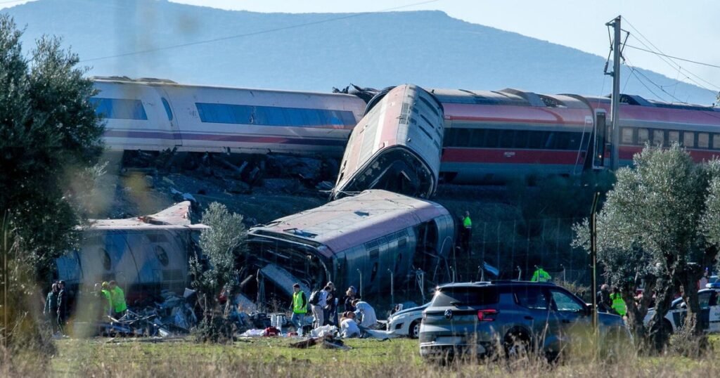 İspanya'da yüksek hızlı tren kazasında en az 68 ölü, çok sayıda yaralı var