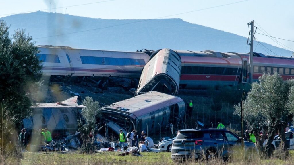 İspanya'nın orta kesiminde 2 yüksek hızlı tren çarpıştı, en az 30 ölü