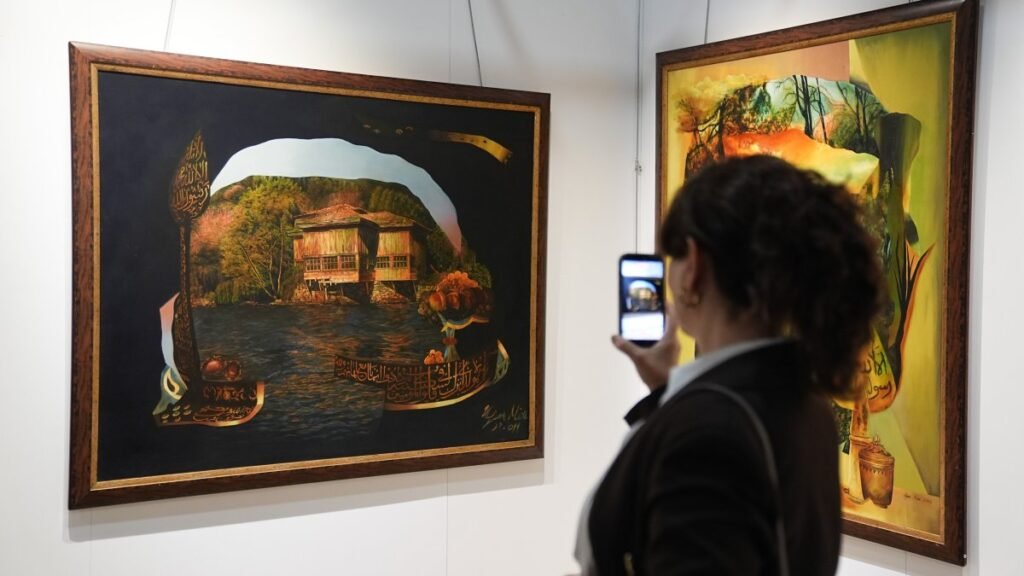 İstanbul sergisi Osmanlı geleneklerinin modern sentezini sunuyor