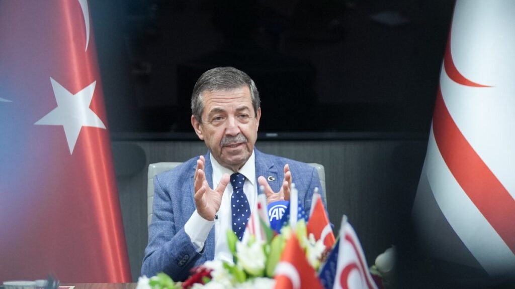 Kıbrıs Rum-Yunan ilişkileri güvenlik endişeleri yaratıyor: KKTC Dışişleri Bakanı Kıbrıs Rum-Yunan ilişkileri güvenlik endişeleri yaratıyor: KKTC Dışişleri Bakanı