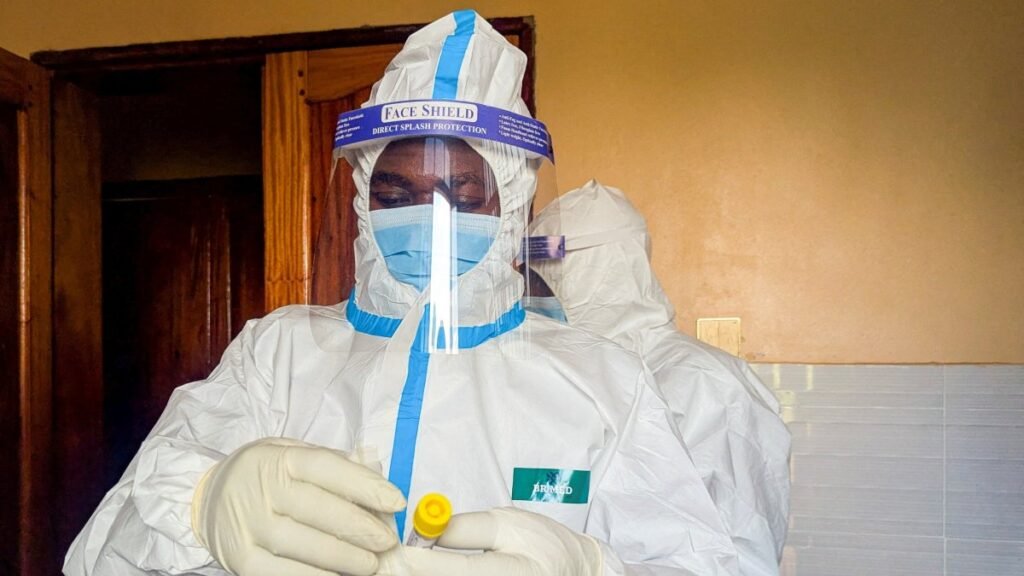 Kongo’da Ebola ilacı denemeleri başladı, salgında 4,000’den fazla ölüm yaşandı Kongo'da Ebola ilacı denemeleri başladı, salgında 4,000'den fazla ölüm yaşandı