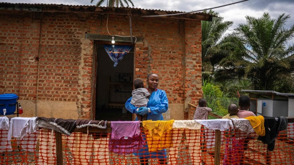 Kreşler DR Kongo’nun en küçük Ebola hasta çocuklarına umut sunuyor Kreşler DR Kongo'nun en küçük Ebola hasta çocuklarına umut sunuyor