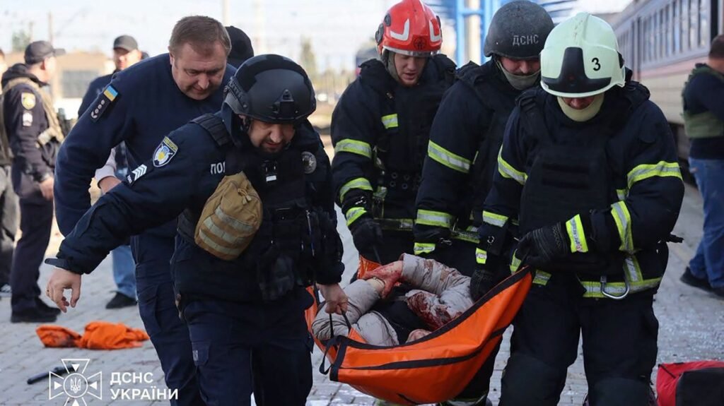 Merkezi Ukrayna'da Rus dronları trenlere saldırdı, 13 ölü