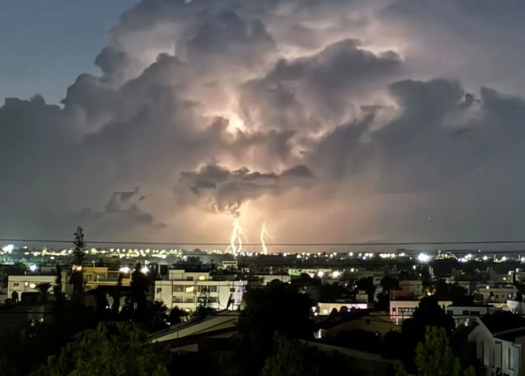 Meteoroloji yetkilisi: Kıbrıs’ta güçlü yerel fırtınalar bekleniyor Meteoroloji yetkilisi: Kıbrıs'ta güçlü yerel fırtınalar bekleniyor