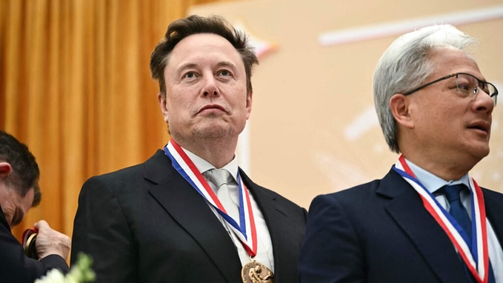 Musk, 'uçan araba' ile dikkat çekti ancak politika ilgiyi azalttı