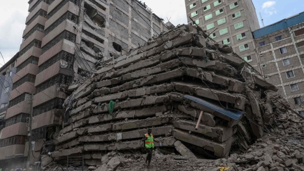 Nairobi'de yüksek binanın çökmesiyle onlarca kişi mahsur kaldı