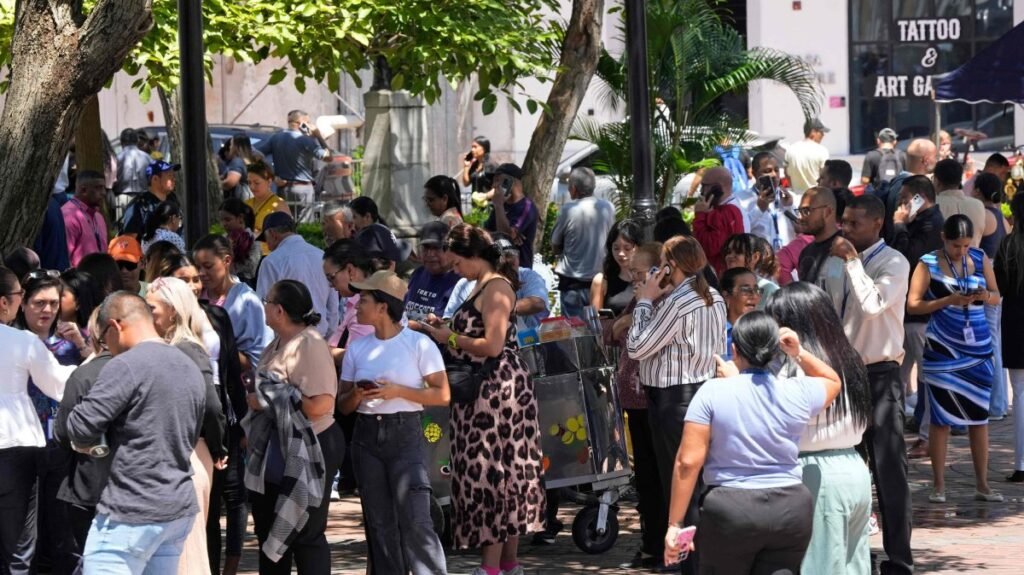 Panama’da 7.6 büyüklüğünde deprem, sarsıntılar Kolombiya’ya ulaştı Panama'da 7.6 büyüklüğünde deprem, sarsıntılar Kolombiya'ya ulaştı