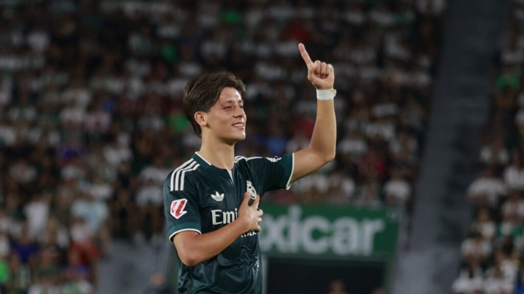 Real Madrid, Arda Güler ile 2031 yılına kadar sözleşme uzattı Real Madrid, Arda Güler ile 2031 yılına kadar sözleşme uzattı