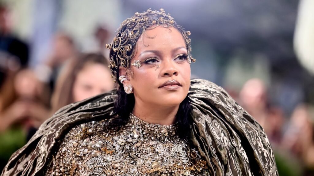 Rihanna’nın evindeki silahlı saldırı zanlısı yargılanmaya uygun bulundu Rihanna'nın evindeki silahlı saldırı zanlısı yargılanmaya uygun bulundu
