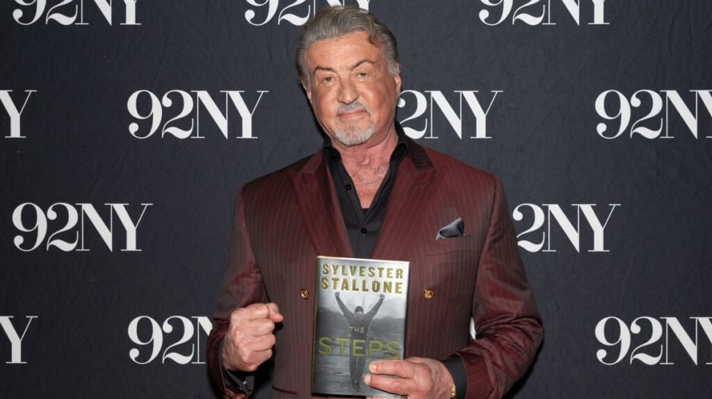 ‘Rocky’ 50 yıl sonra: Sylvester Stallone kendini ‘şanslı bir köpek’ olarak nitelendiriyor 'Rocky' 50 yıl sonra: Sylvester Stallone kendini 'şanslı bir köpek' olarak nitelendiriyor