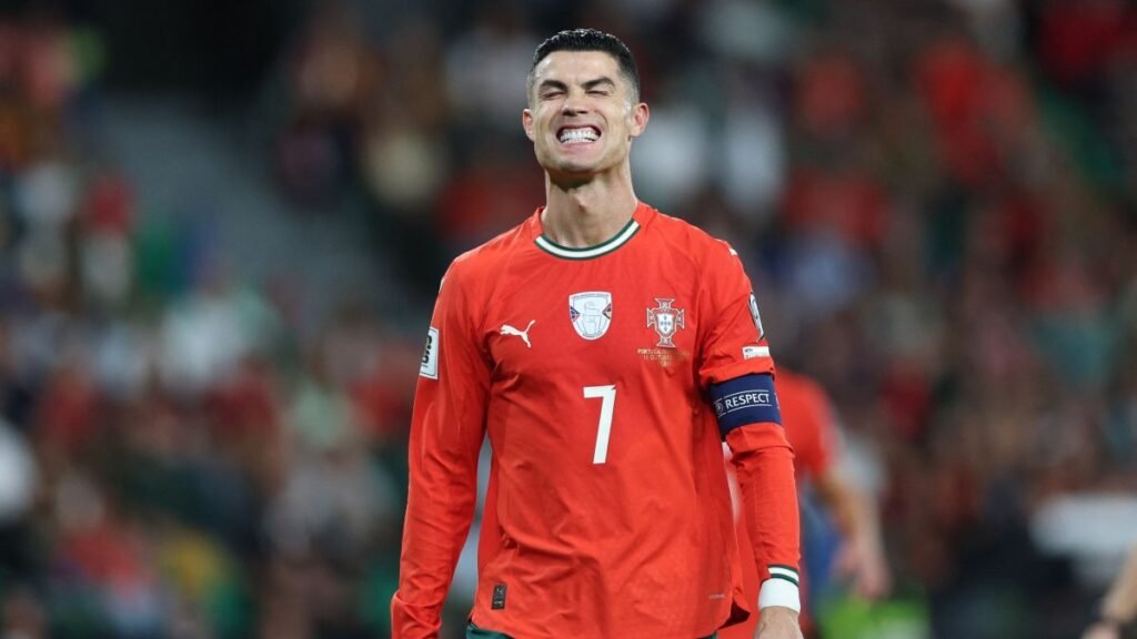 Ronaldo, Portekiz’den ayrılmasının ardından geçici olarak cezalandırıldı Ronaldo, Portekiz'den ayrılmasının ardından geçici olarak cezalandırıldı
