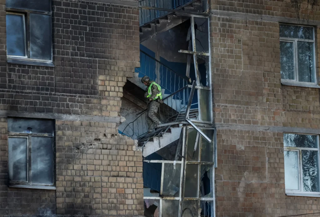 Rus hava saldırıları, Kiev’in Güney Köprüsü’nü tekrar vurdu, diyor başkan Rus hava saldırıları, Kiev'in Güney Köprüsü'nü tekrar vurdu, diyor başkan