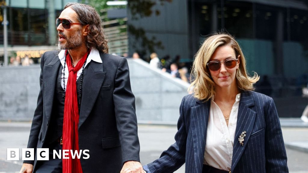 Russell Brand’ın eşi Laura, mahkemeye “şefkatli ve harika bir baba” dedi Russell Brand'ın eşi Laura, mahkemeye "şefkatli ve harika bir baba" dedi